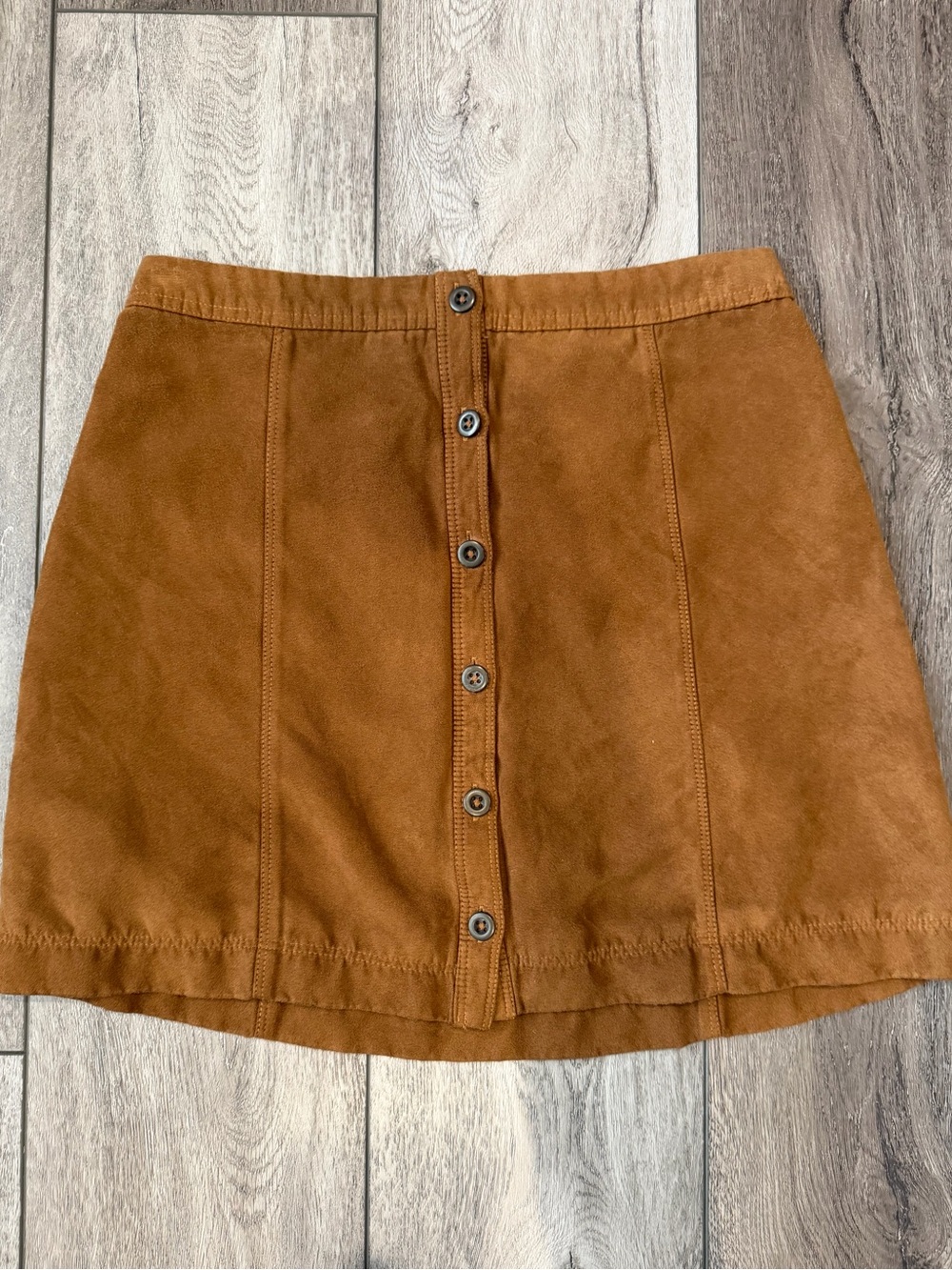 Hollister- Y2K Suede-Look Mini Skirt in Cognac- Concert Ready